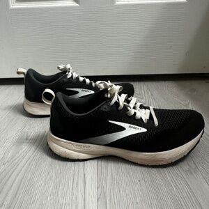 Brooks Revel 4